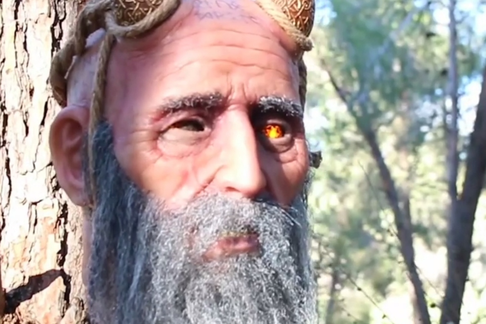Empresa cria incrível réplica 'viva' de Mimir, de God of War