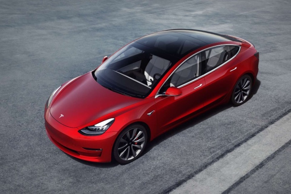Elon Musk confirma: Tesla terá opção de conversar com pedestres