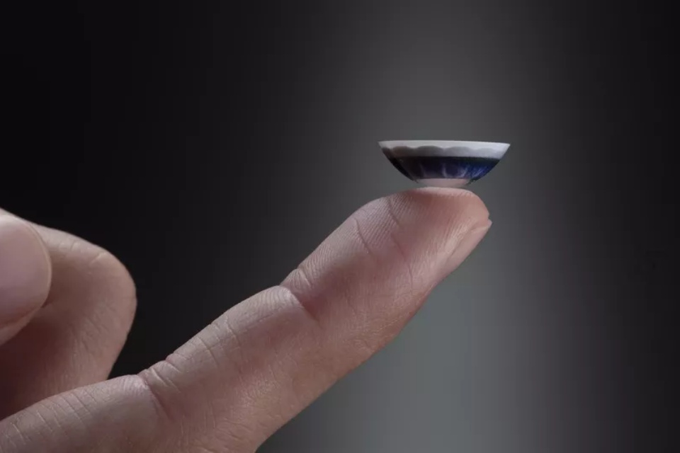 Olho biônico? Empresa quer criar lentes de contato com RA