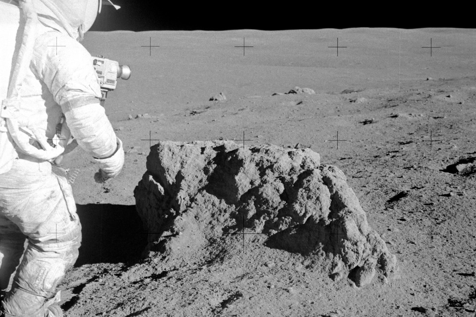Cientistas encontram forma de extrair oxigênio de poeira lunar