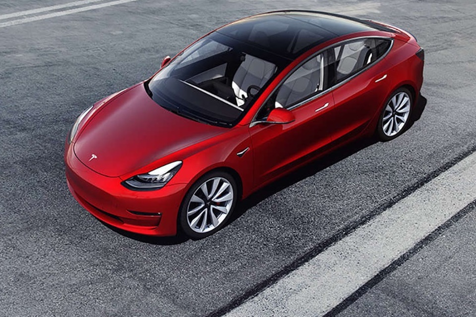 Tesla nega problema de aceleração em carros e culpa acionista malandro
