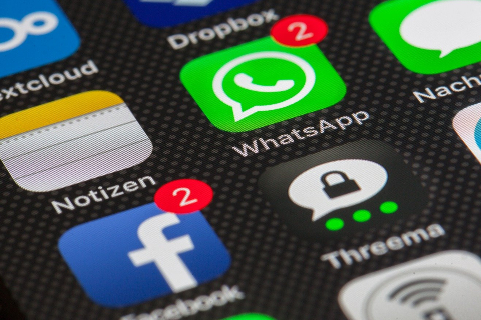 Imagem de: Facebook culpa Apple por falha de segurança no celular de Jeff Bezos