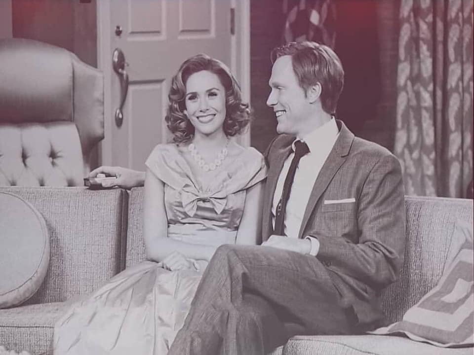 Paul Bettany e Elizabeth Olsen em 'WandaVision' (Fonte: IMDb/Reprodução)