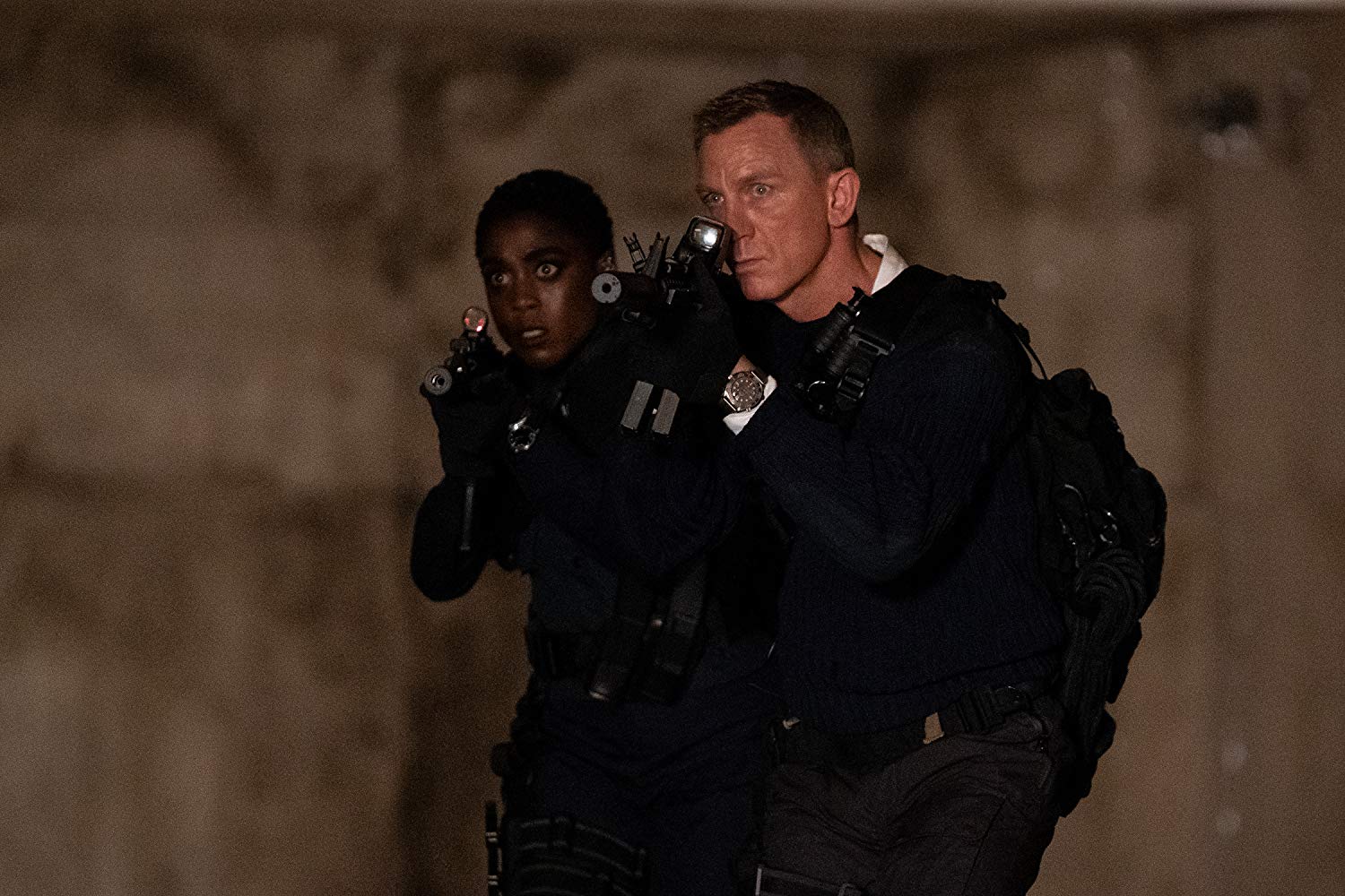 Daniel Craig e Lashana Lynch em 'Sem Tempo Para Morrer' (Fonte: IMDb/Reprodução)