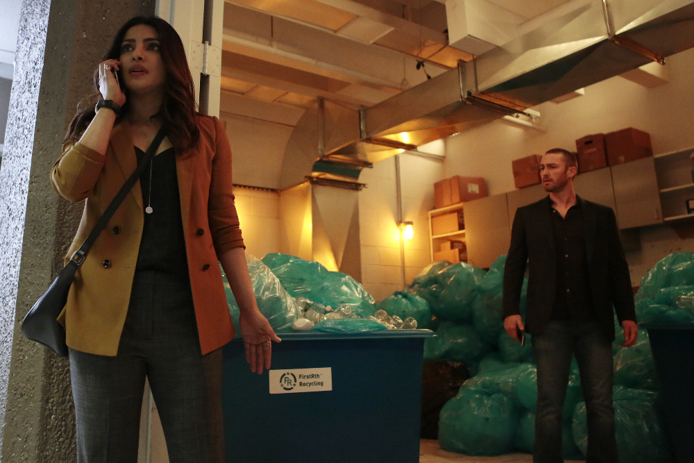 Priyanka Chopra e Jake McLaughlin em 'Quantico' (Fonte: IMDb/Reprodução)