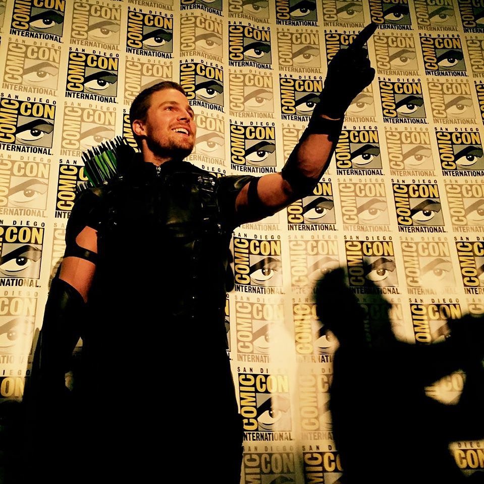 Elenco de Arrow se despede da série com homenagens (FOTOS)