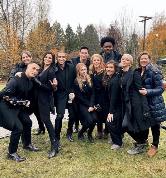 Elenco de Arrow se despede da série com homenagens (FOTOS)