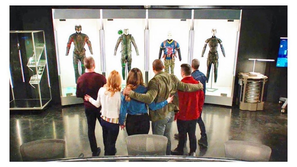 Elenco de Arrow se despede da série com homenagens (FOTOS)