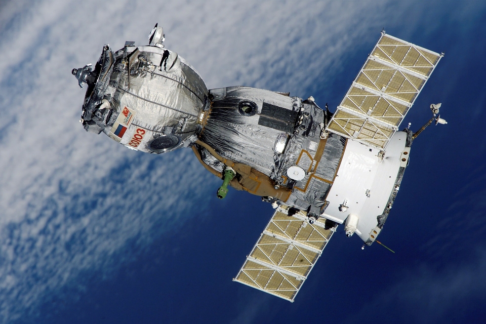Colisão entre satélites desativados não acontece e alivia cientistas