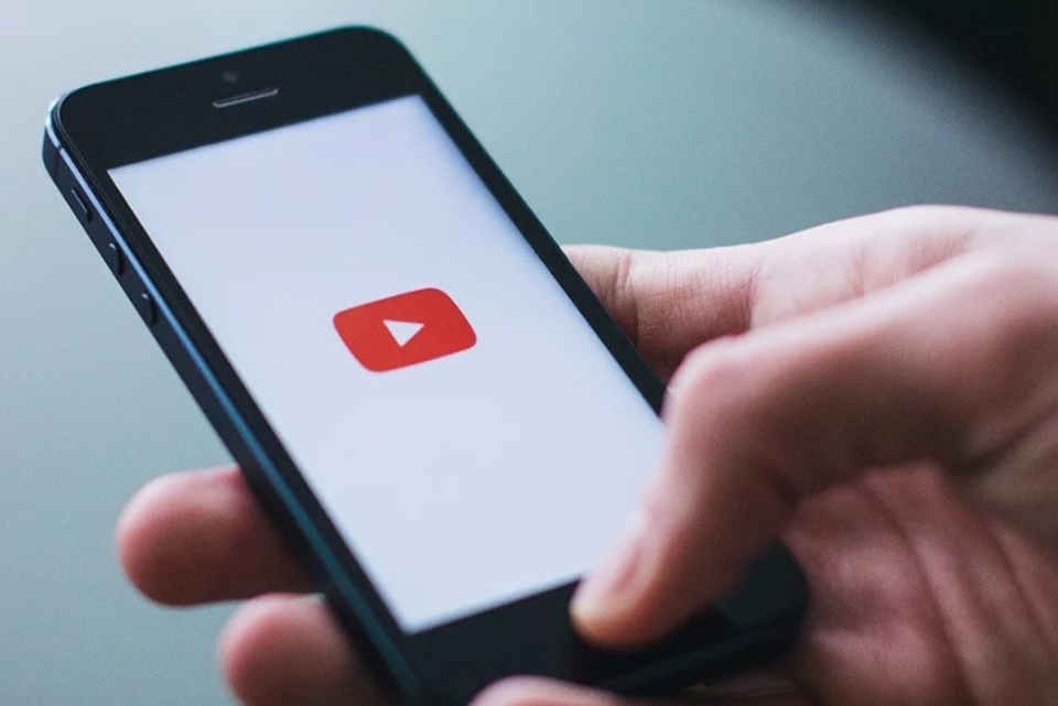 YouTube garante: vai banir deepfakes políticos e canais com desinformação