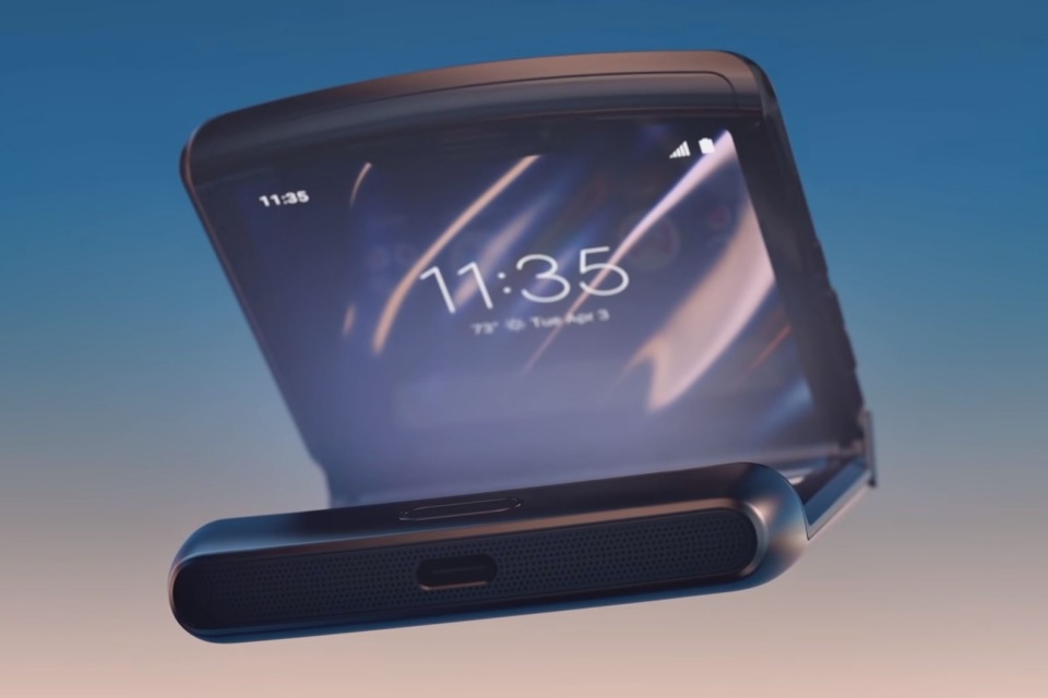 Imagem de: Teste: dobradiça do Motorola Razr pode quebrar em menos de 1 ano