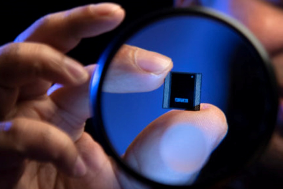 Primeira CPU Intel 3D Foveros é do tamanho de uma unha