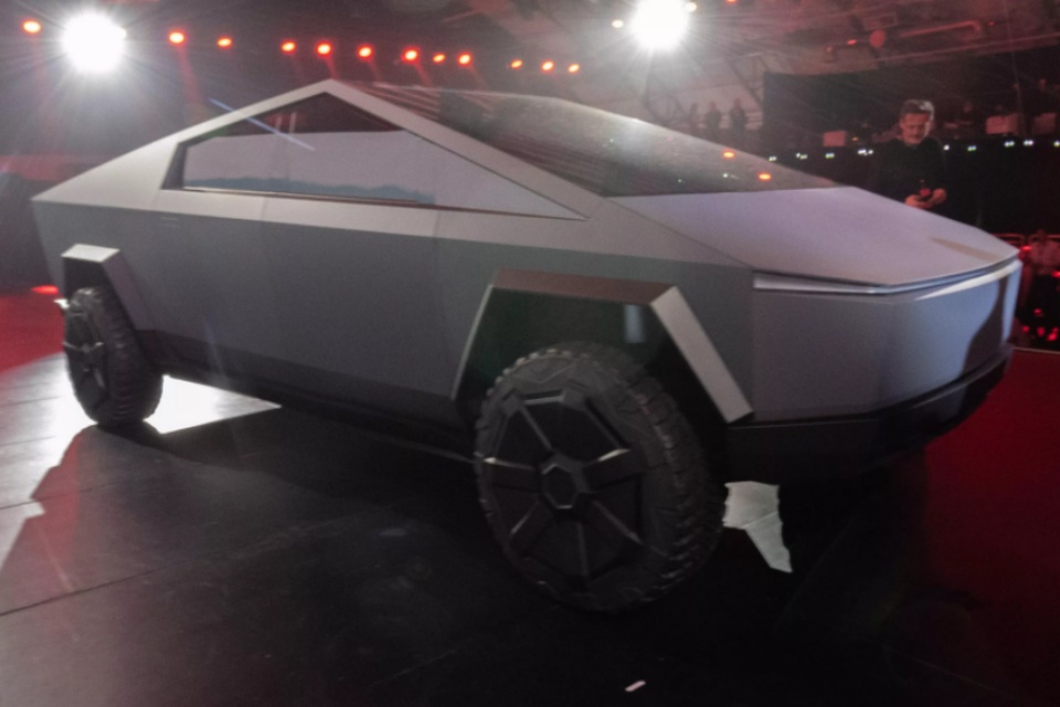Cybertruck tem mais de meio milhão de unidades pré-encomendadas