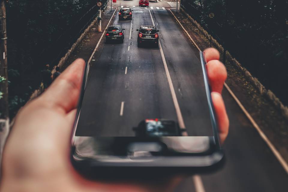 Você ficaria 24 horas sem celular? Homem relata prós e contras