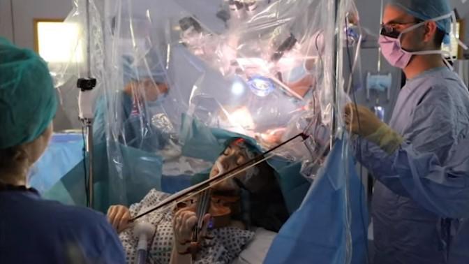 https://www.wuwm.com/post/musician-plays-her-violin-during-brain-surgery