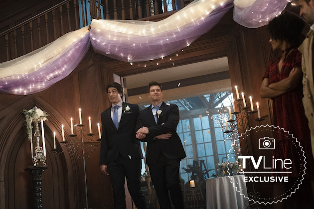 Legends of Tomorrow: fotos mostram casamento em próximo episódio