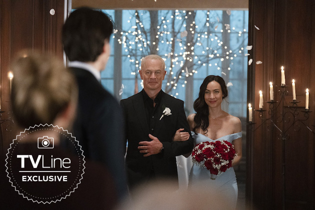 Legends of Tomorrow: fotos mostram casamento em próximo episódio