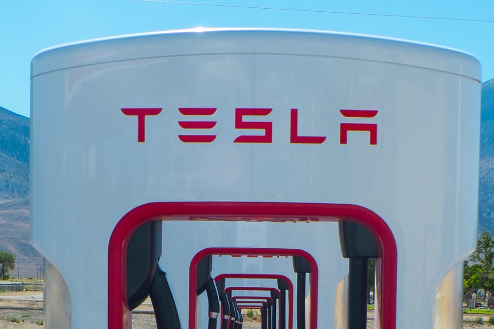 Tesla no Brasil: SC enviará comitiva para negociar com Elon Musk