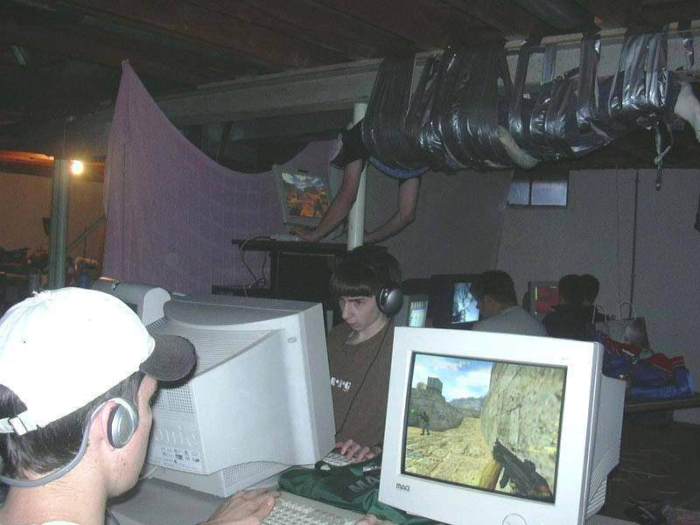 https://forum.outerspace.com.br/index.php?threads/a-hist%C3%B3ria-do-jovem-preso-por-fita-no-teto-jogando-counter-strike-ganhar%C3%A1-um-document%C3%A1rio.557922/