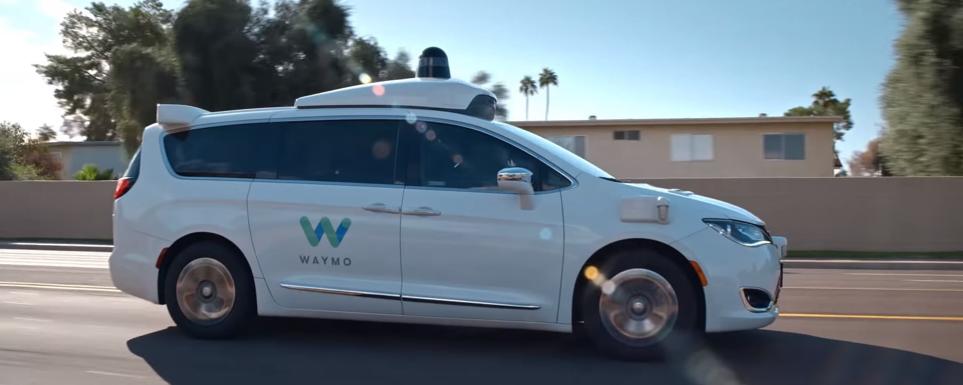 Imagem de: Novos autônomos da Waymo detectam placas a 500 m de distância