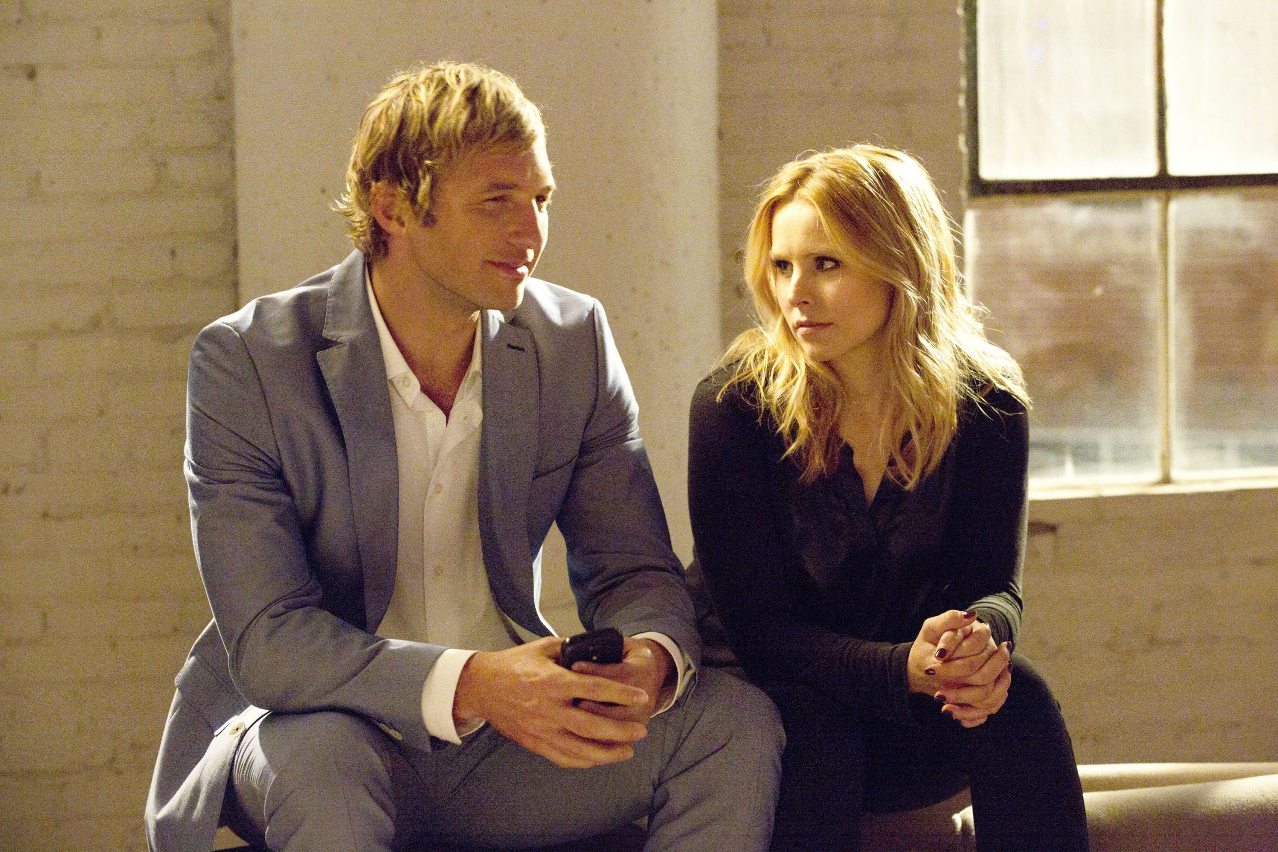 Someone Out There: Ryan Hansen e Aimee Carrero no elenco