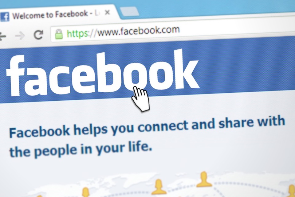 Facebook processa donos de domínios que se passam por sites da empresa