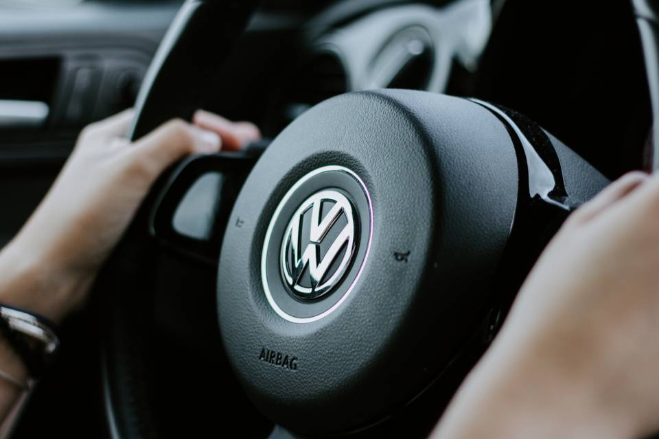 VW: 'estamos 10 anos atrás da Tesla, mas podemos alcançá-los'