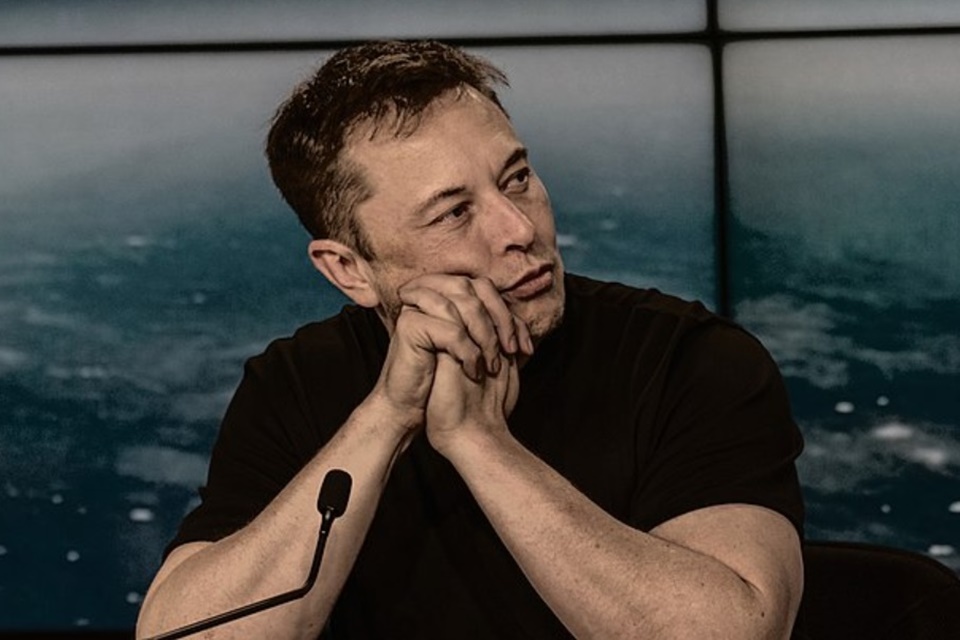 Elon Musk minimiza Coronavírus e diz que acidentes de carro matam mais