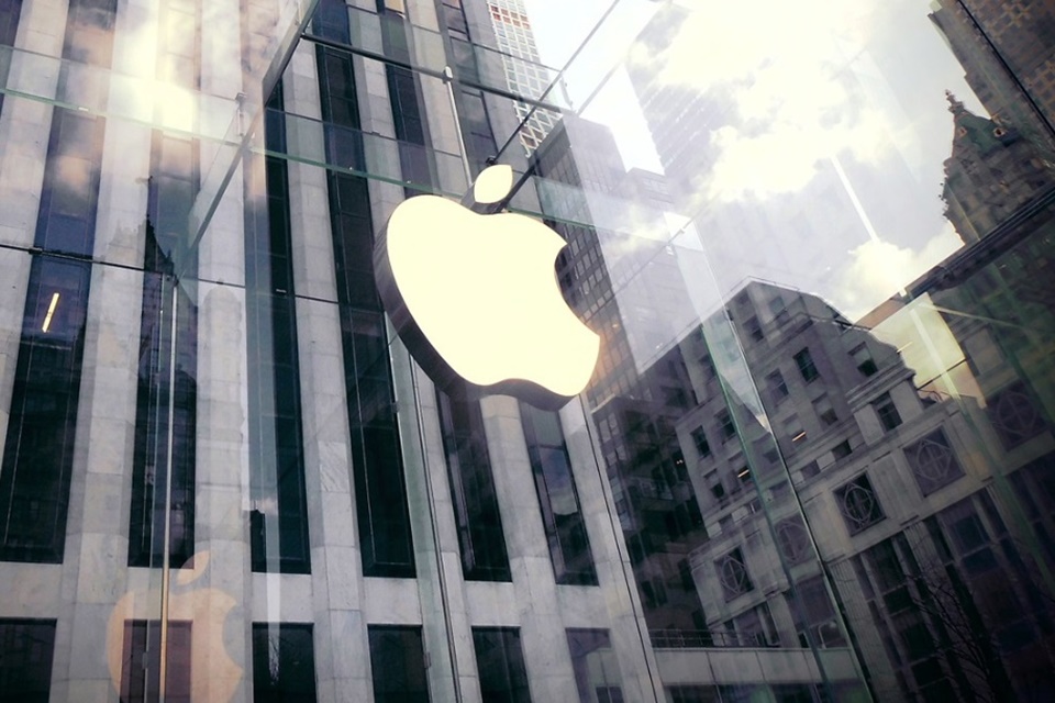 Apple é multada em 1,1 bilhão de euros na França por 'combinar preços'