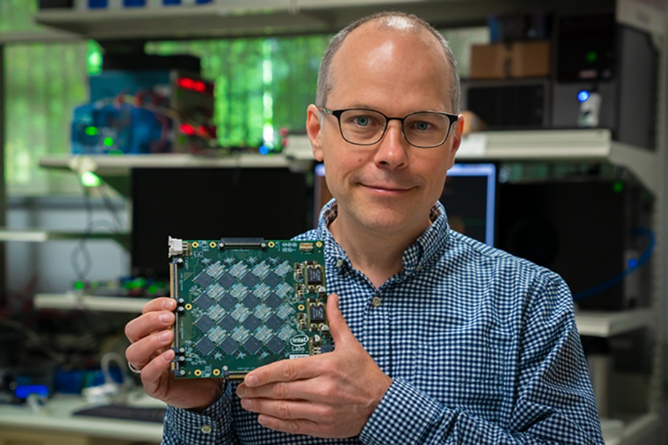Intel desenvolve computador que “sente cheiros”
