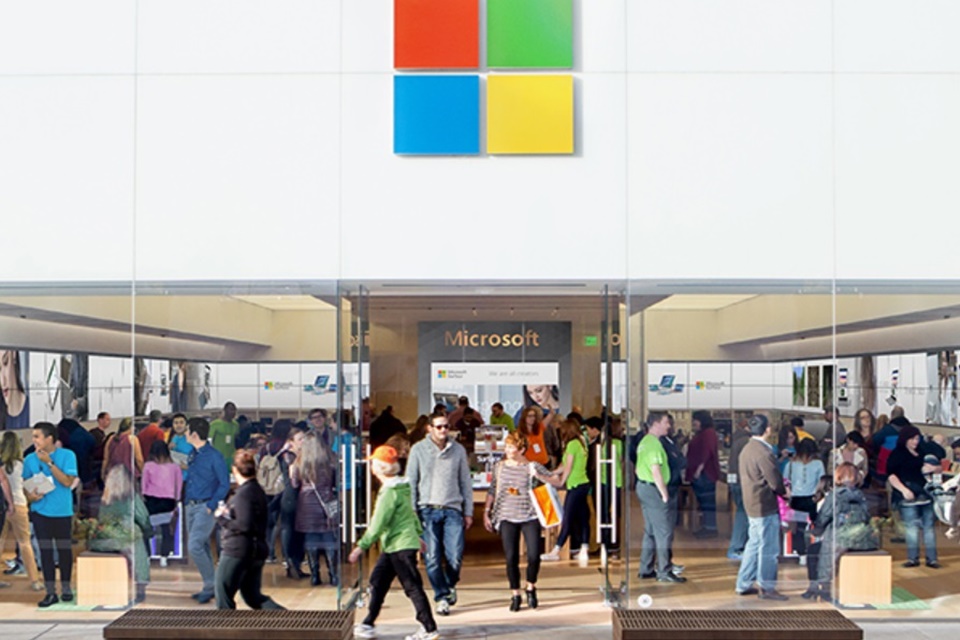 Microsoft fecha lojas físicas; Apple Stores não têm data para reabrir