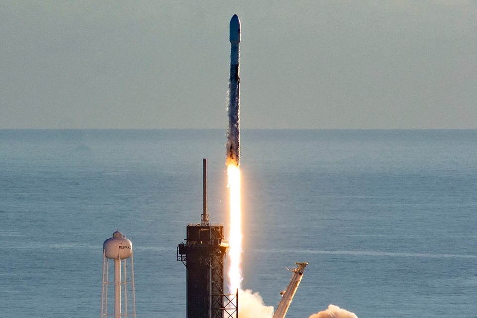 Foguete da SpaceX vai ao espaço 5 vezes e bate recorde histórico