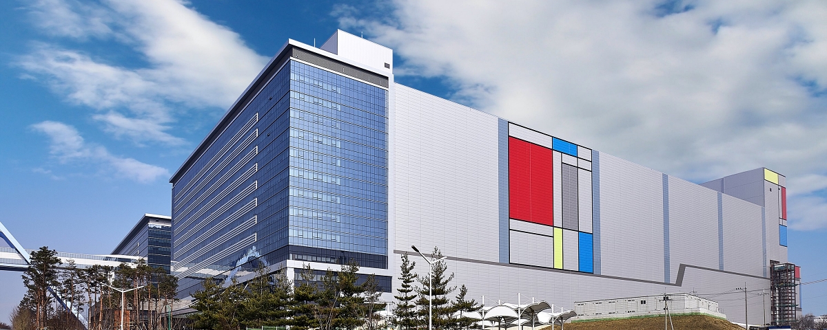 Imagem de: Samsung é a 1ª a vender memórias feitas com ultravioleta extrema