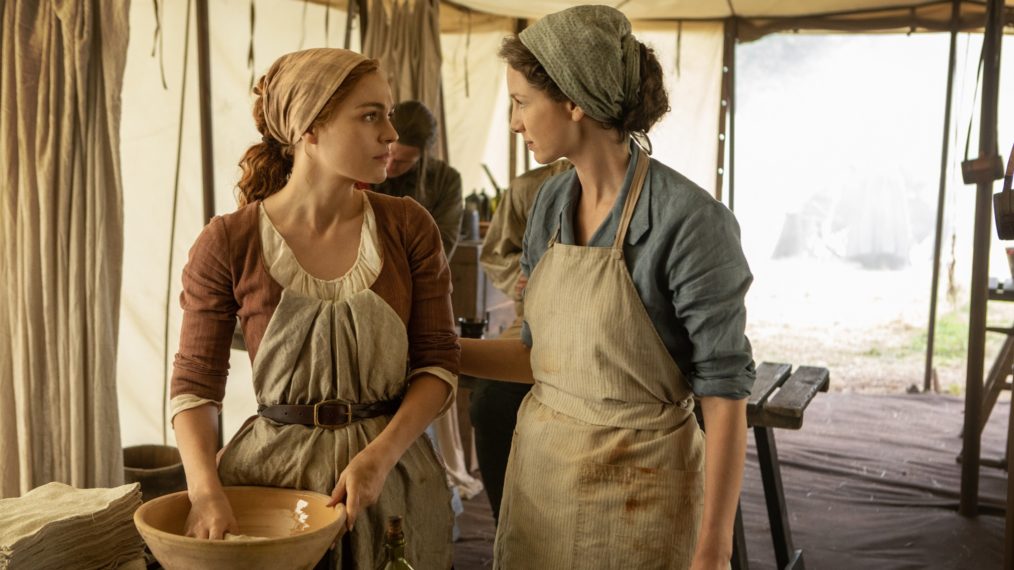 Bree e Claire parecem estar atendendo às necessidades médicas (Fonte: Starz/Reprodução)
