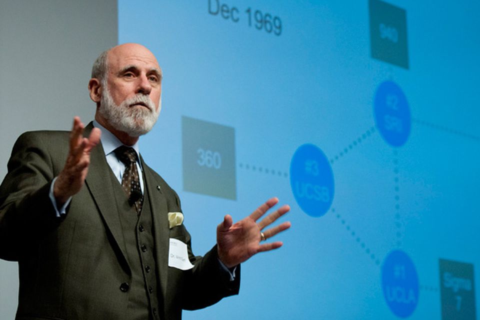 Vint Cerf, pioneiro da internet, testa positivo para a covid-19