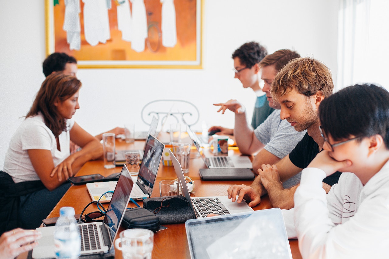 Estudo avalia como a presença femina melhora a comunicação dentro da equipe