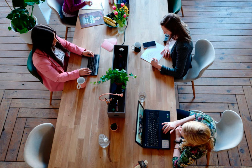 Imagem de: Site com sons de escritório acaba com o silêncio do home office