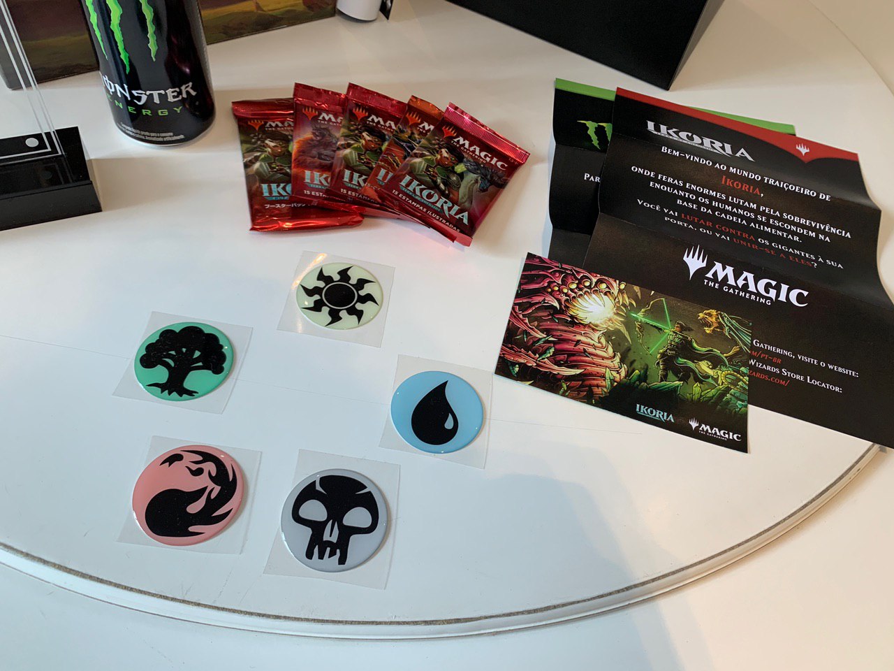 Magic físico: Ikoria estreia com novas mecânicas, 274 cards e Godzilla