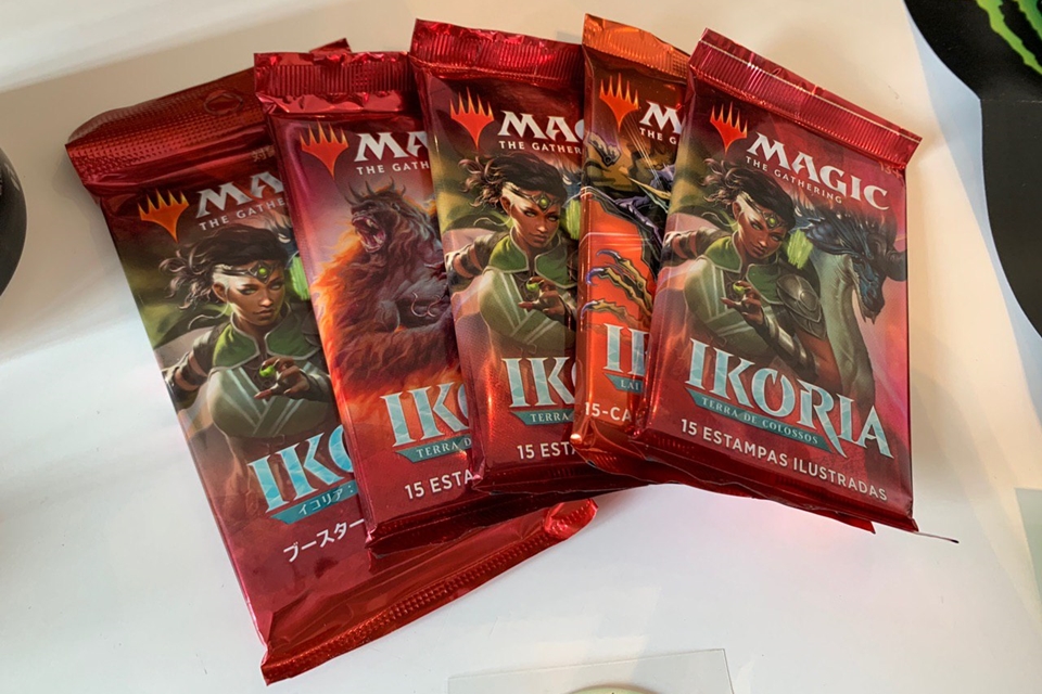 Magic físico: Ikoria estreia com novas mecânicas, 274 cards e Godzilla