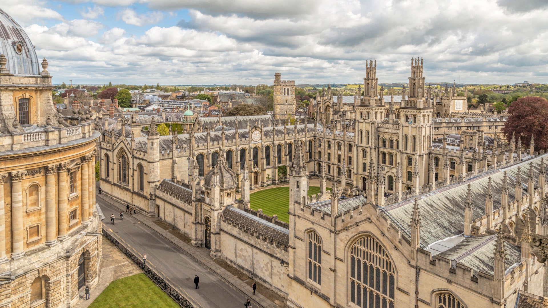 Parceria entre Universidade de Oxford e o grupo farmacêutico britânico AstraZeneca pode chegar a uma solução.