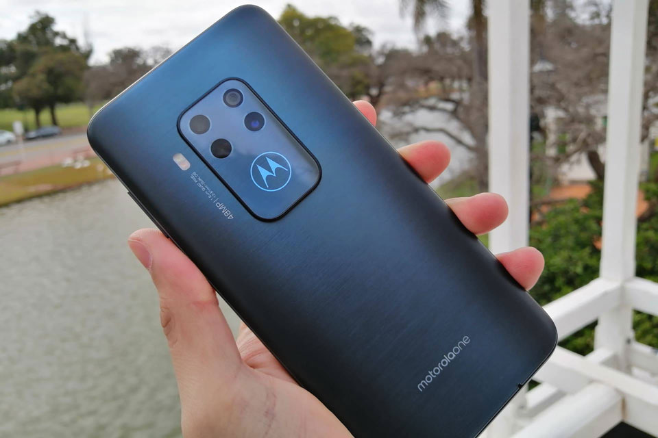 Motorola One Zoom