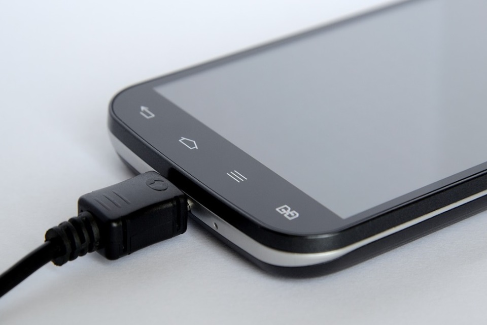 Celulares com carregamento de 100W devem ser realidade em 2021