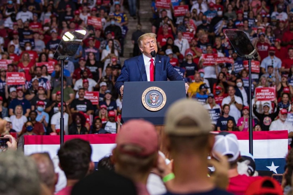 Twitch e Reddit banem Donald Trump temporariamente
