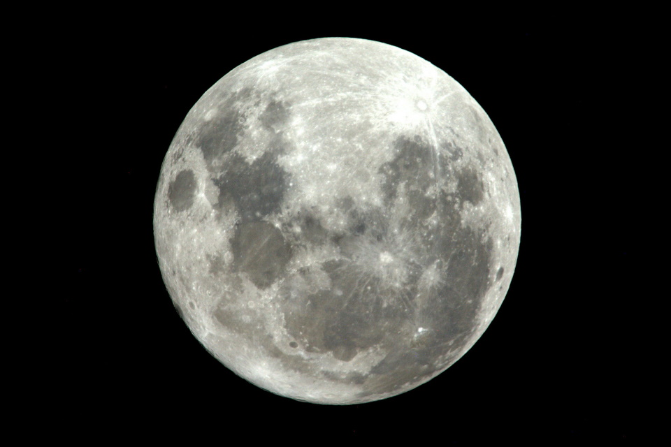 Lua pode conter muito mais metais do que se pensava