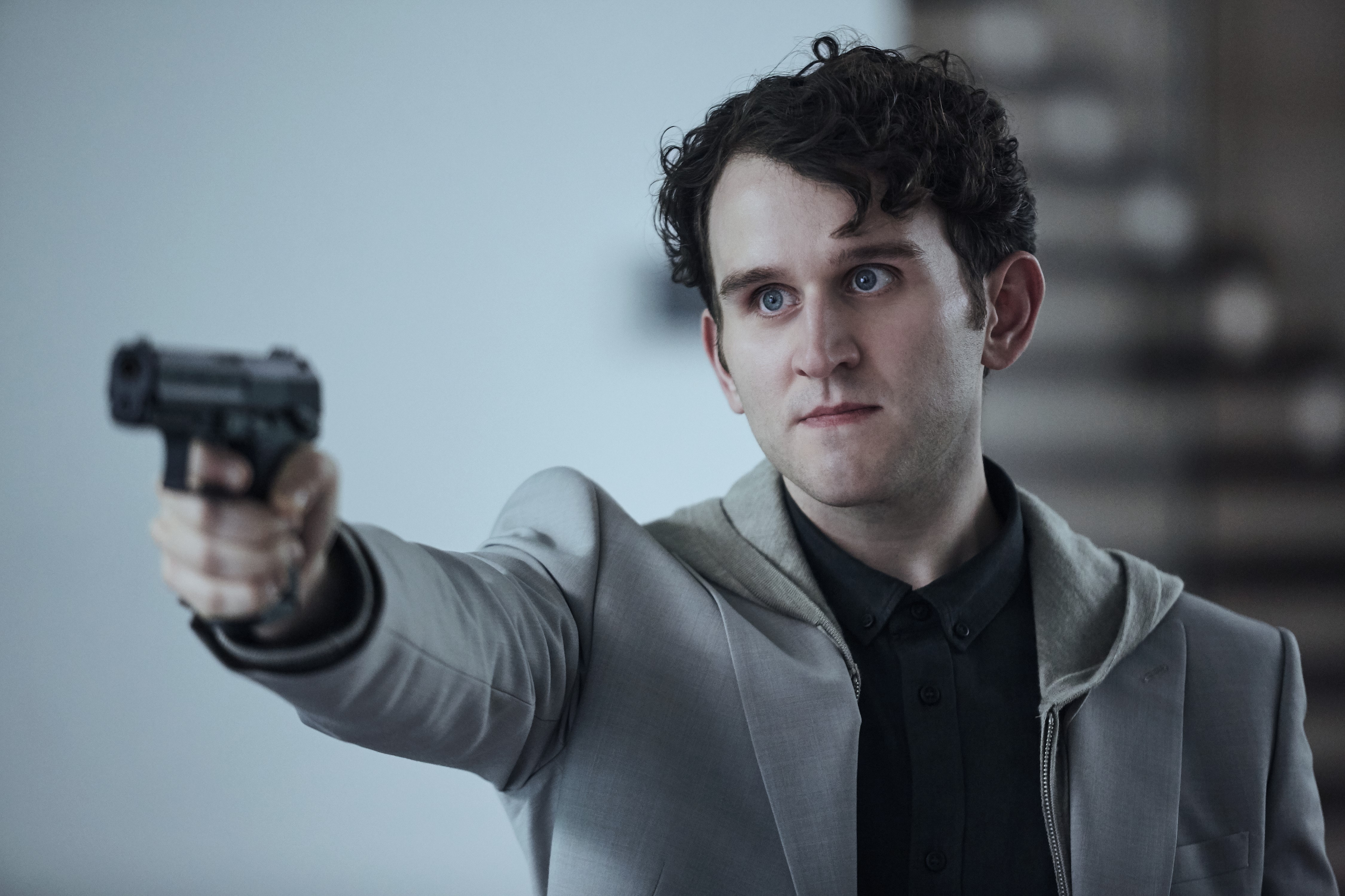 Harry Melling vive Merryck, o PharmaBro do filme