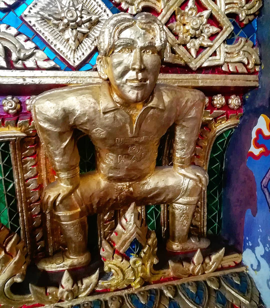 O jovem Beckham dourado, no templo budista (Fonte: Instagram/Reprodução)