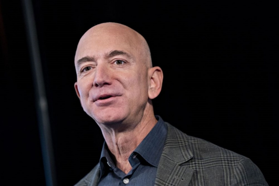 Jeff Bezos, CEO da Amazon, ganha US$ 13 bilhões em 1 só dia
