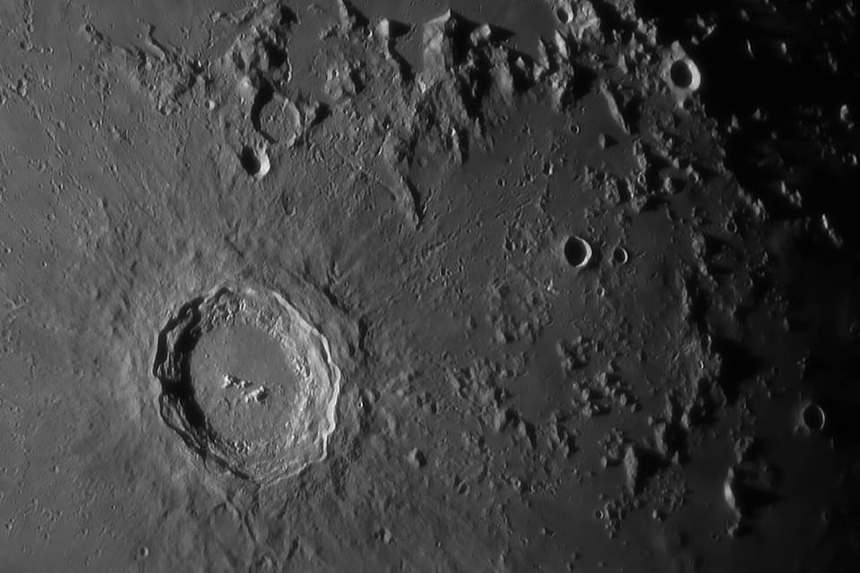 Crateras lunares sugerem que Terra foi 'bombardeada' há 800 milhões de anos