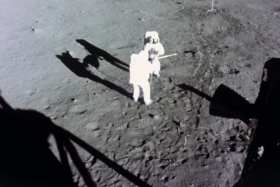 Vídeos da missão Apollo 11 na Lua são restaurados por IA; veja