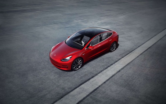 O sedã elétrico Model 3 é o modelo mais barato da Tesla, atualmente.